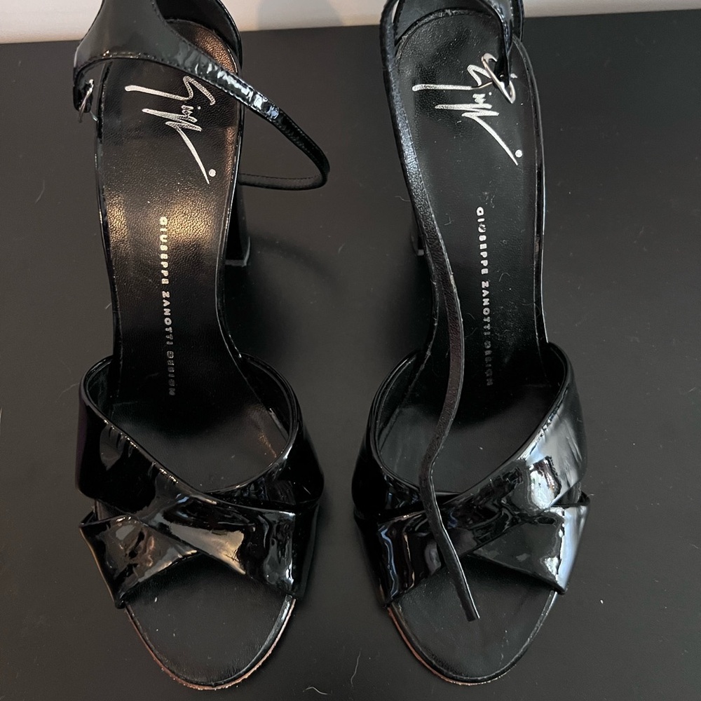 Giuseppe Zanotti Black Patent Leather Crisscross Ankle Strap Sandals